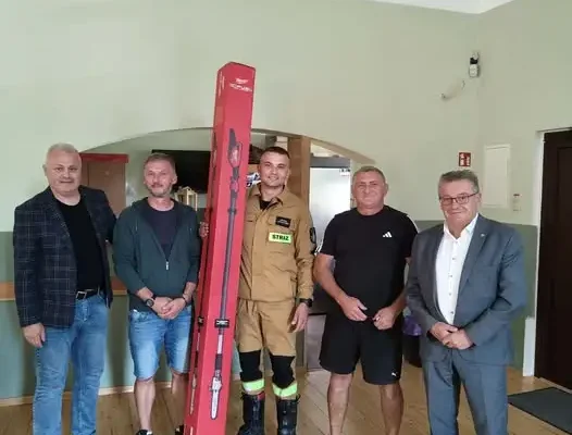 OSP Wojciechowice wzbogaciło się o nowoczesną podkrzesywarkę od lokalnych firm