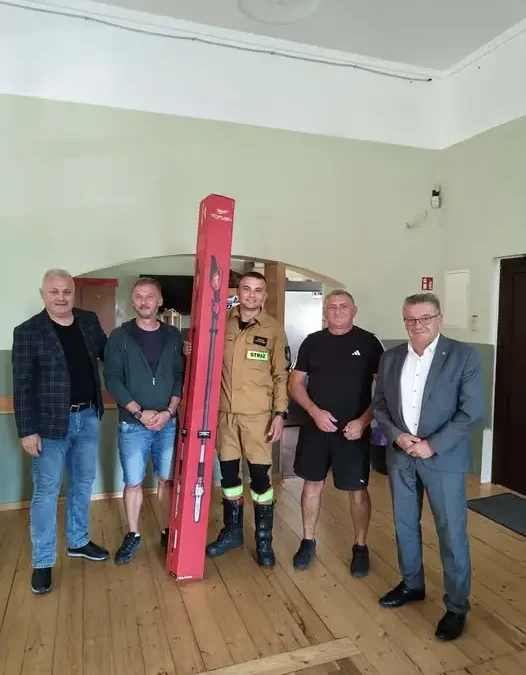 OSP Wojciechowice wzbogaciło się o nowoczesną podkrzesywarkę od lokalnych firm