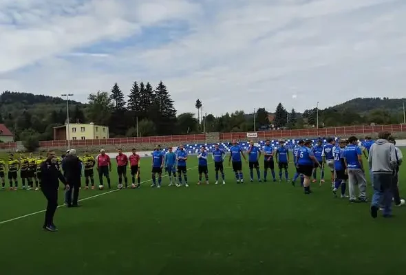 Kryształ II Stronie Śląskie świętuje mistrzostwo B Klasy – puchar odebrany!