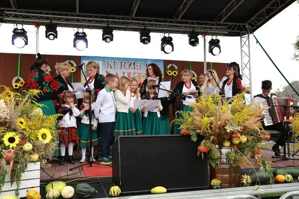 Dożynki parafialne w Kurzelowie: sołectwa Międzylesie i Mchowie z I miejscem za zalewajkę