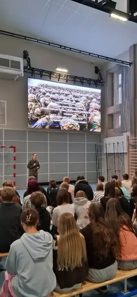 Uczniowie z Lądka-Zdroju poznali tajniki służby wojskowej