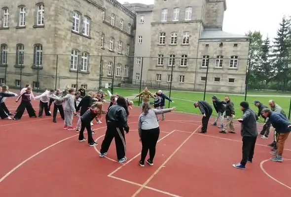 Bystrzyca Kłodzka: uczniowie SP1 i podopieczni ŚDS razem na sportowo