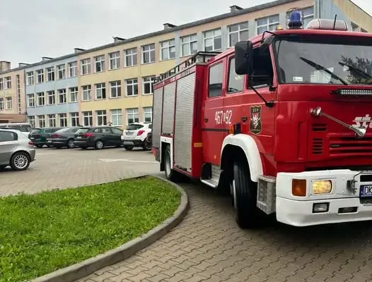 Ewakuacja szkoły w Kłodzku po rozpyleniu gazu pieprzowego