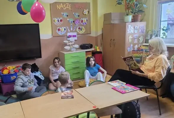 Dzień Głośnego Czytania w klasie 3e – wiersze Brzechwy i własnoręczne zakładki