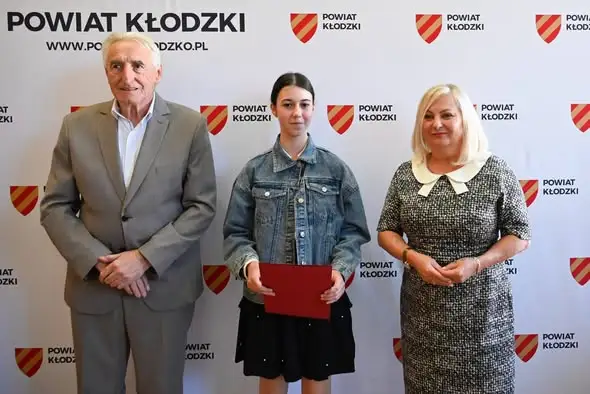 Stypendia „Discipulus Exemplorum” wręczone najlepszym uczniom Powiatu Kłodzkiego