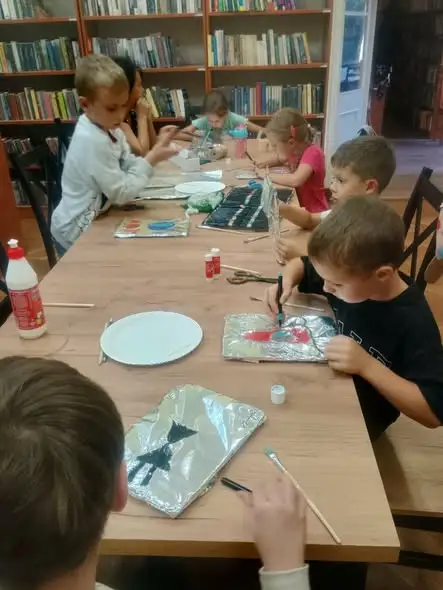 Warsztaty „Magia witraży” w bibliotece w Ołdrzychowicach Kłodzkich