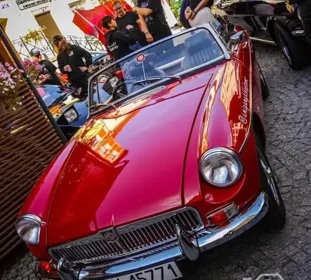 Bystrzyca Kłodzka żegna sezon motoryzacyjny. Ponad 120 klasyków na rynku