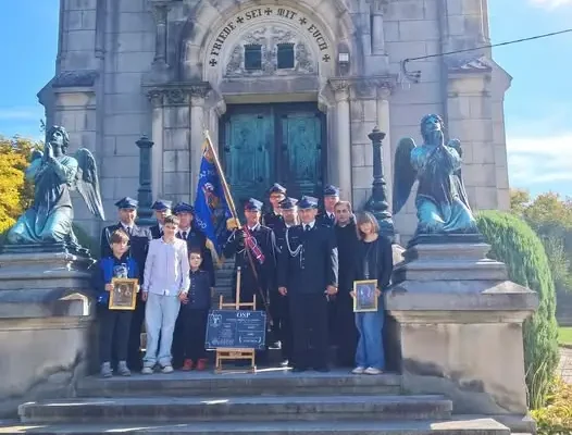 Ornat i tablica pamiątkowa dla parafii w Ołdrzychowicach Kłodzkich – dar na 80-lecie jednostki OSP