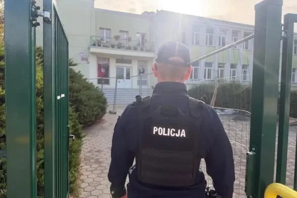 Fałswy alarm w szkole na terenie powiatu kłodzkiego. Policja apeluje o rozwagę