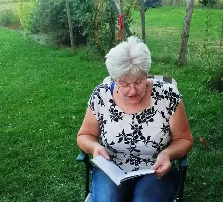 Seniorzy z Wojborza czytali Mickiewicza w plenerze