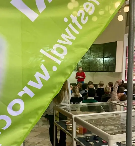 Uczniowie ze Stronia Śląskiego odkrywali historię ognia w Bystrzycy Kłodzkiej