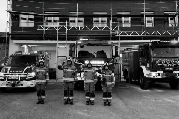 Strażacy z OSP Międzylesie oddali hołd tragicznie zmarłym kolegom z Niska