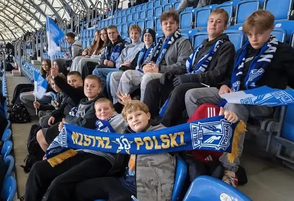 Uczniowie na meczu Lecha Poznań – wyjazd w ramach „Kibicuj z klasą”