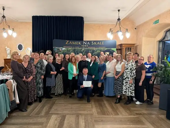 Uczniowie z Kudowy-Zdroju i Bożkowa odkrywali historię Zamku na Skale