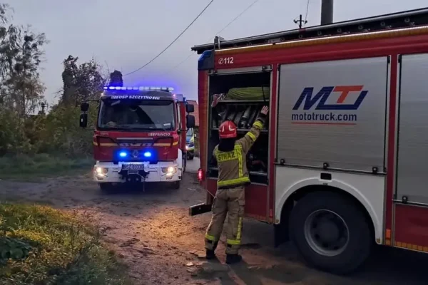 Pożar sadzy w kominie przy ul. Osuchowskiego w Szczytnie – interwencja strażaków