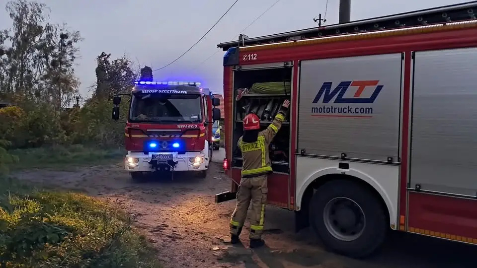 Pożar sadzy w kominie przy ul. Osuchowskiego w Szczytnie – interwencja strażaków