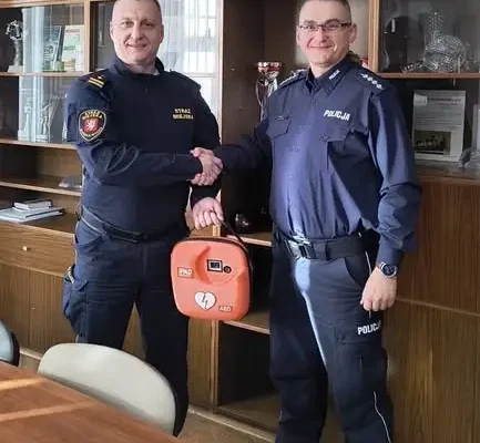 Kradzież defibrylatora AED w Bystrzycy Kłodzkiej – policja zatrzymała dwóch mężczyzn