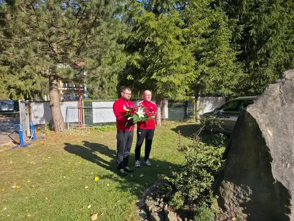 Hołd dla Kazimierza Górskiego przed meczem w Dusznikach-Zdroju