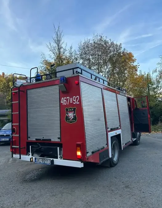 Pożar śmietnika przy ul. Łużyckiej w Kłodzku – interwencja OSP