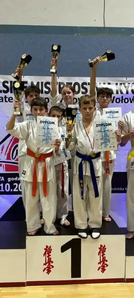 Młodzi piłkarze Trojana Lądek-Zdrój triumfują na zawodach karate