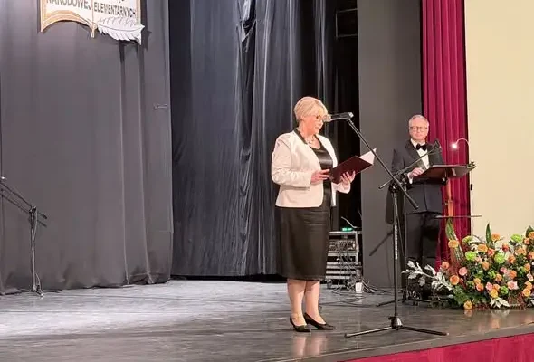 Dzień Edukacji Narodowej w Szczawnie-Zdroju: odznaczenia dla nauczycieli z powiatu kłodzkiego