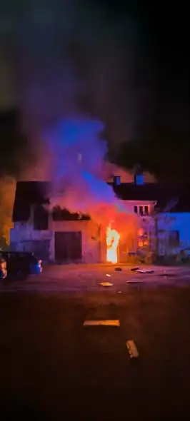 Pożar w budynku mieszkalnym w Szczytnie. Dwie osoby poszkodowane