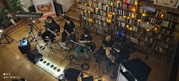 Młodzież nie tylko w sieci – akustyczny koncert w bystrzyckiej bibliotece