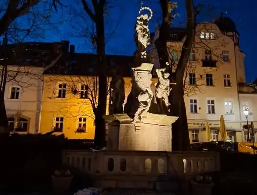 Rusza rewitalizacja skweru przy figurze wotywnej w Dusznikach-Zdroju