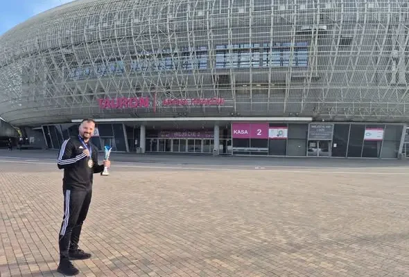 Komisarz Mariusz Pracz mistrzem Polski policji w kick-boxingu