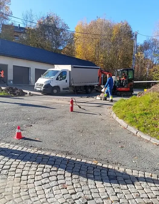 Awaria gazociągu na ul. Krasińskiego w Dusznikach-Zdroju – utrudnienia w ruchu