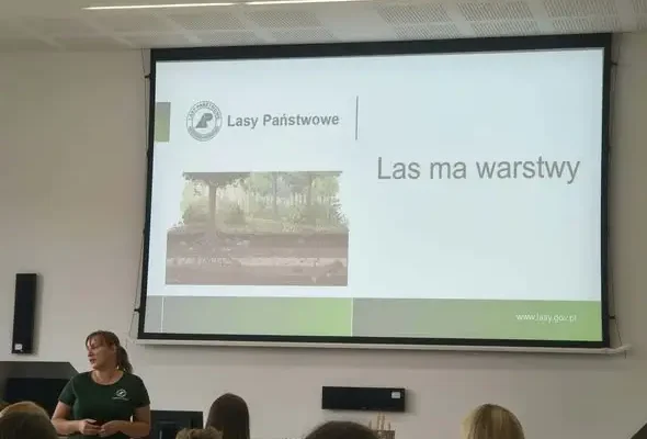 Lena ze Szkoły Podstawowej w Szczytnej trzecia w konkursie „Warstwy Lasu”