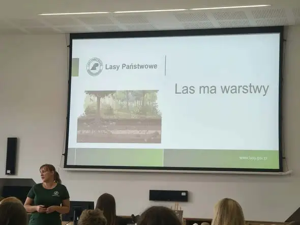 Lena ze Szkoły Podstawowej w Szczytnej trzecia w konkursie „Warstwy Lasu”